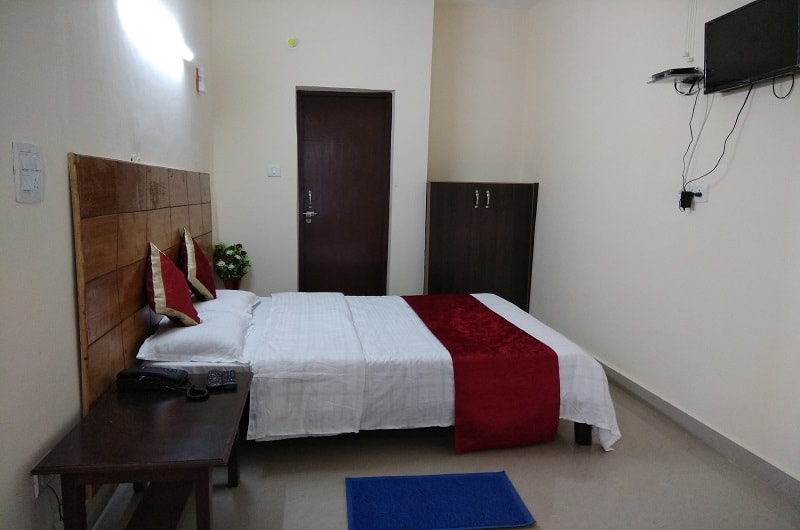 Hotel Bagora Heights-Standard Room-2